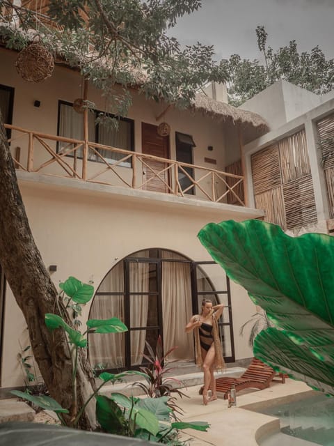 Property building, Garden, Garden view, Swimming pool