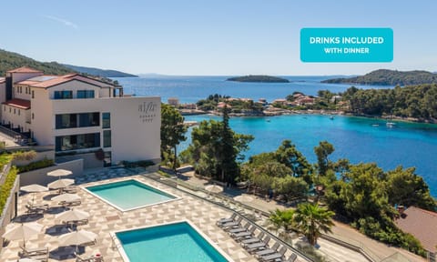 Property building, Natural landscape, Sea view, Swimming pool