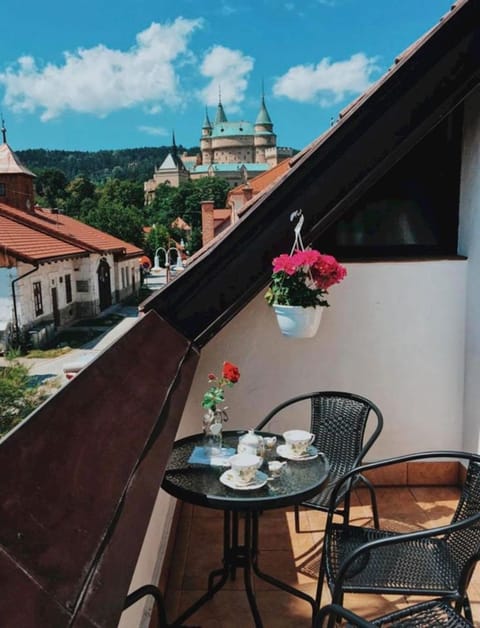 Balcony/Terrace, Balcony/Terrace, Seating area, Landmark view