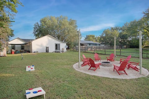 Property building, Patio, Natural landscape, Garden view, sunbed