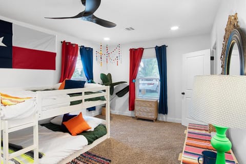 Bed, Photo of the whole room, Bedroom, bunk bed