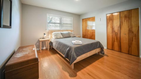 Spacious 3-BR Retreat Near Louisville Attractions House in Louisville