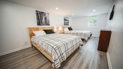 Spacious 2-BR Retreat Near Louisville Attractions House in Louisville