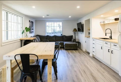 Spacious 2-BR Retreat Near Louisville Attractions House in Louisville