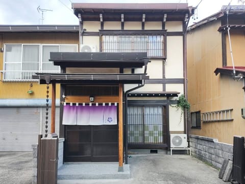 Property building, Facade/entrance, Day