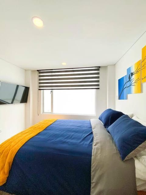 Bed, TV and multimedia, Bedroom