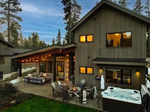 Property building, Patio, Natural landscape, BBQ facilities, Hot Tub, View (from property/room), Balcony/Terrace, Seating area, fireplace, sunbed