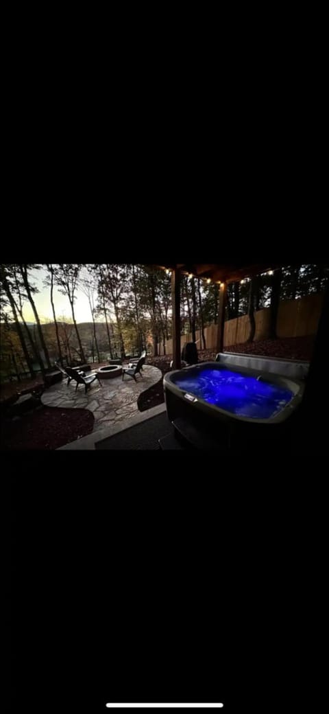 Mountain View, hot tub, fire pit, game room House in Union County
