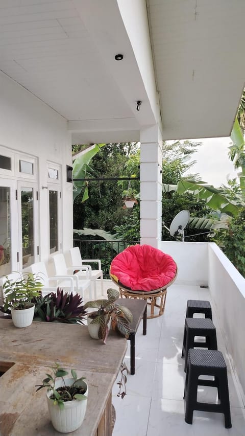 Property building, Day, View (from property/room), Balcony/Terrace, Balcony/Terrace, Garden view