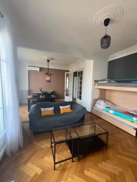 Le Dante CLIM Balcon Apartment in Nice