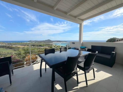 Natural landscape, View (from property/room), Balcony/Terrace, Dining area, Sea view