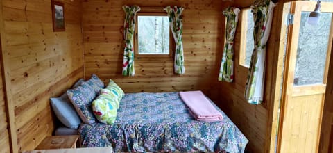 Pike's Cabin in the Woods Cabin in Calderdale