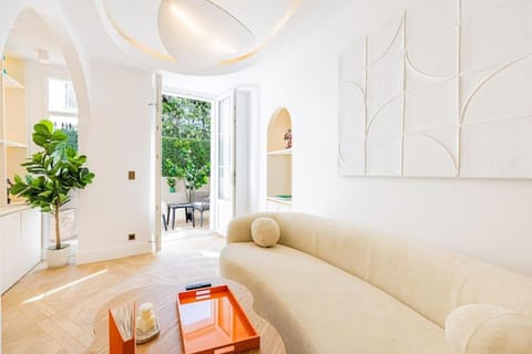 Townhouse Sacrée cœur Place du Tertre Montmartre Apartment in Paris