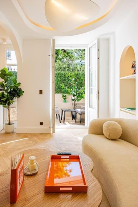 Townhouse Sacrée cœur Place du Tertre Montmartre Apartment in Paris