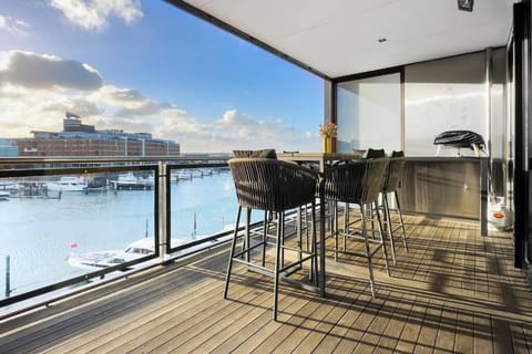 Day, View (from property/room), Balcony/Terrace, Seating area, Dining area, Evening entertainment, Sea view