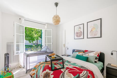 Bed, Photo of the whole room, Bedroom