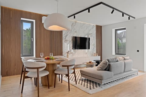 TV and multimedia, Living room, Seating area, Dining area