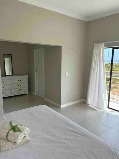 1261, Langebaan's Family Oasis House in Western Cape