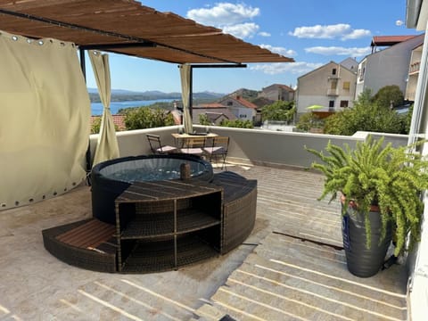 Hot Tub, Balcony/Terrace