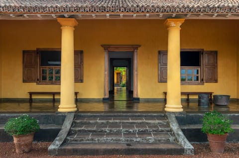 Property building, Facade/entrance, Lobby or reception