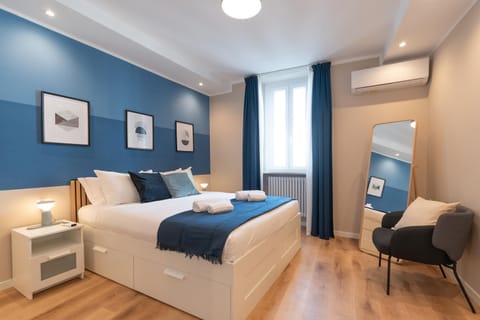 Bed, Photo of the whole room, Bedroom, air conditioner