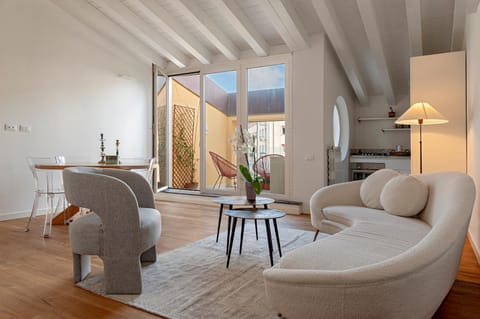 Living room, Seating area, Dining area