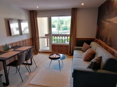 View (from property/room), Balcony/Terrace, Living room