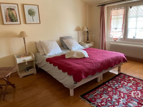 Photo of the whole room, Bedroom, towels