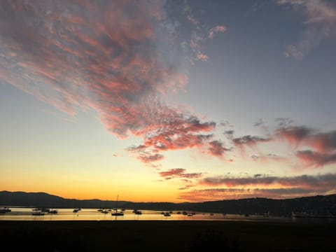 BayView Sunset Villa on Thessen! Apartment in Knysna