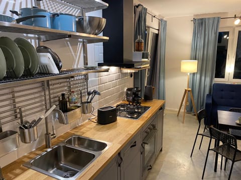 Kitchen or kitchenette, Dining area, dishwasher