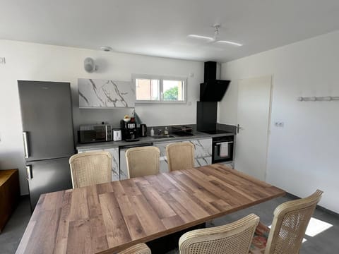 Dining area, kitchen