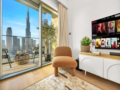 TV and multimedia, Living room, Seating area, Evening entertainment, City view