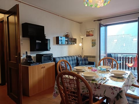 TV and multimedia, Living room, Dining area