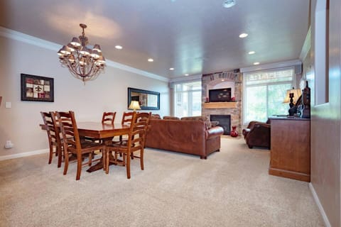 Living room, Dining area, fireplace