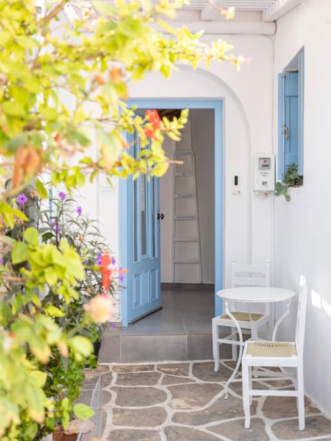 Patio, Facade/entrance