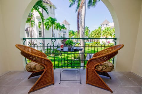 Patio, Garden, View (from property/room), Balcony/Terrace, Seating area, Garden view