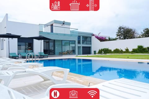 Property building, Restaurant/places to eat, Swimming pool, Breakfast