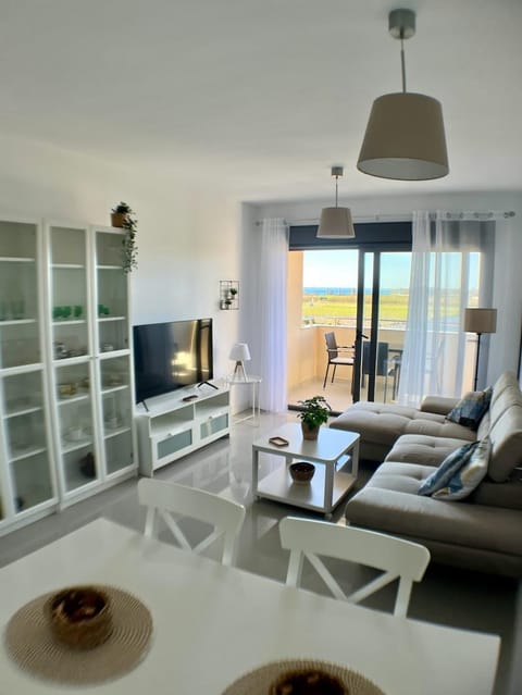 TV and multimedia, Seating area, Dining area