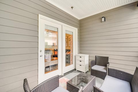 Snowbirds Welcome Foley Condo with Pool Access Apartment in Foley