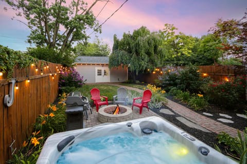 Patio, Spring, Day, Natural landscape, Garden, Hot Tub, Garden view, Pool view, sunbed