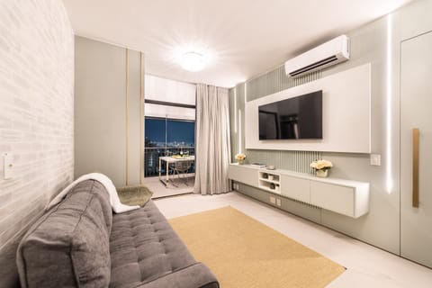 Communal lounge/ TV room, TV and multimedia, Living room, air conditioner