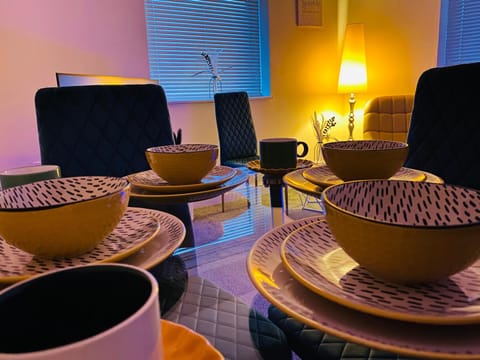 GB Relocations Ltd - Award Winning Merridale Executive Apartment, Free Parking, Free WiFi, Free Netflix Apartment in Wolverhampton