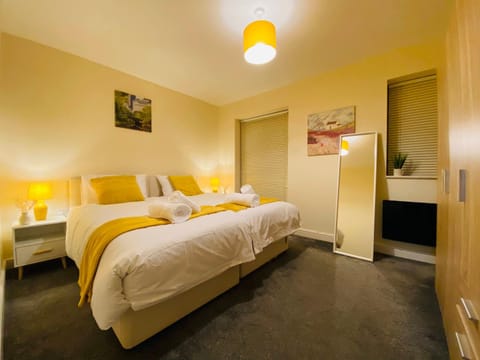 GB Relocations Ltd - Award Winning Merridale Executive Apartment, Free Parking, Free WiFi, Free Netflix Apartment in Wolverhampton