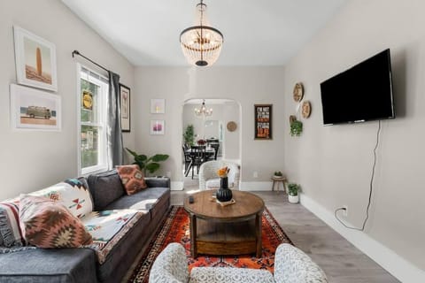 Palacio Mexicano Apartment in Windsor