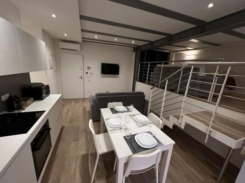 Bed, TV and multimedia, Kitchen or kitchenette, Living room, Seating area, Dining area