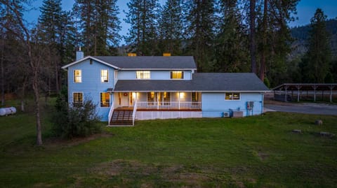 Pool-GameRoom-HomeTheater-Bar-PlayStructure-FirePit Villa in Sierra Nevada