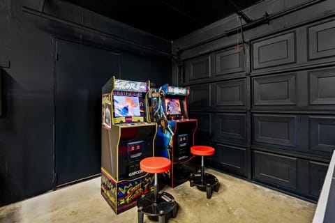 Pool-GameRoom-HomeTheater-Bar-PlayStructure-FirePit Villa in Sierra Nevada