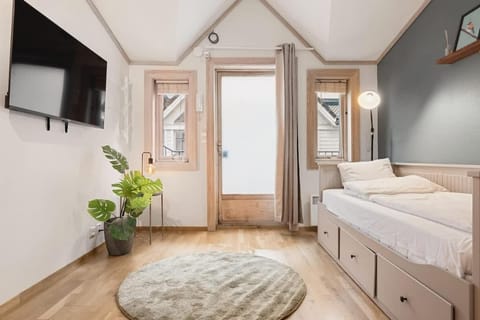 Bed, Living room