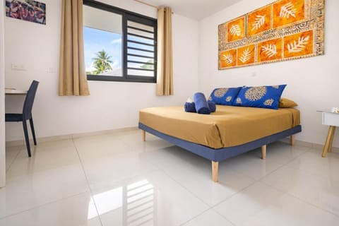 Bed, Photo of the whole room, Seating area, Bedroom, air conditioner