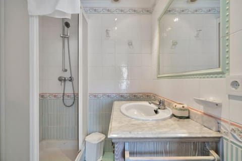 Apartamento en el centro de San Pedro Alcántara - LA LIBERTAD 3 5 4 Apartment in San Pedro de Alcántara